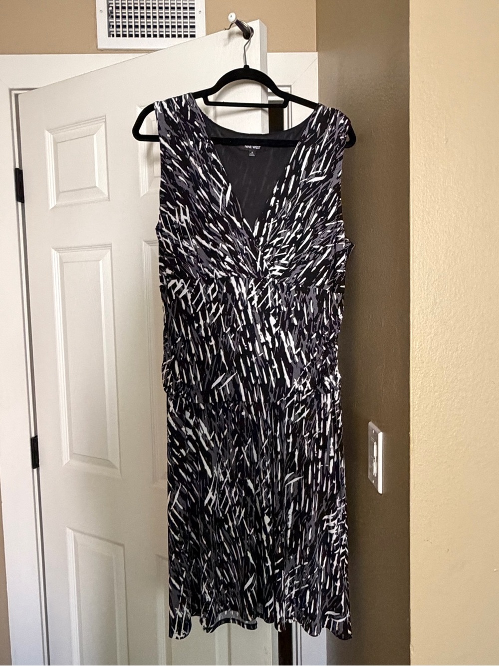Nine West Black & White V-Neck Midi Dress